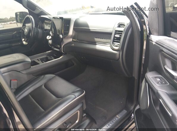 1C6RREHT0MN593660 2021 RAM 1500 Black Front interior view
