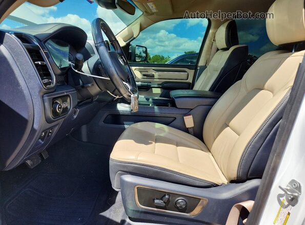 1C6RREHTXKN660570 2019 RAM 1500 White Vista interior delantera