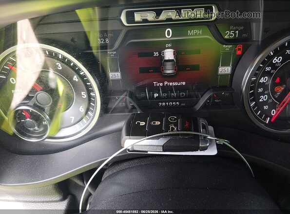 1C6RREJT5LN302613 2020 RAM 1500 Black Dashboard view