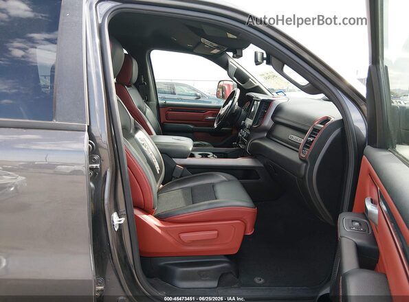 1C6RRELT1KN716726 2019 RAM 1500 Gray Widok wnętrza z przodu