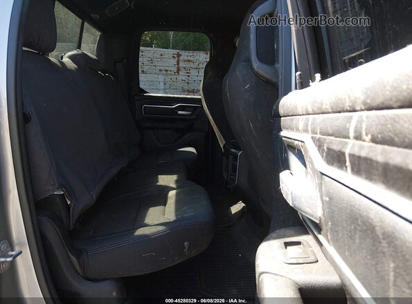 1C6RRFBG2NN352069 2022 RAM 1500 Silver Widok naklejki z numerem VIN