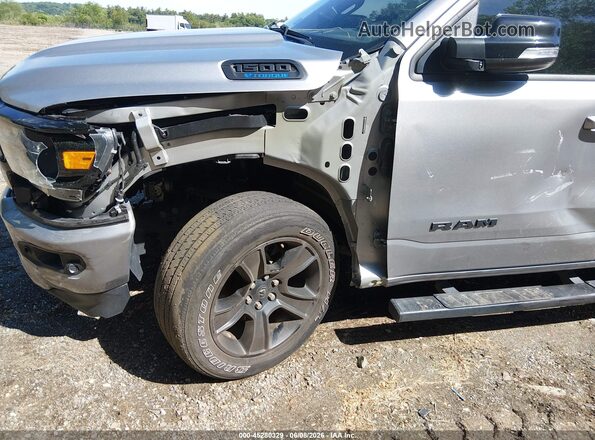 1C6RRFBG2NN352069 2022 RAM 1500 Silver Widok z przodu
