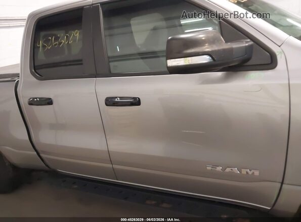 1C6RRFBGXMN615388 2021 RAM 1500 Silver Vista interior trasera