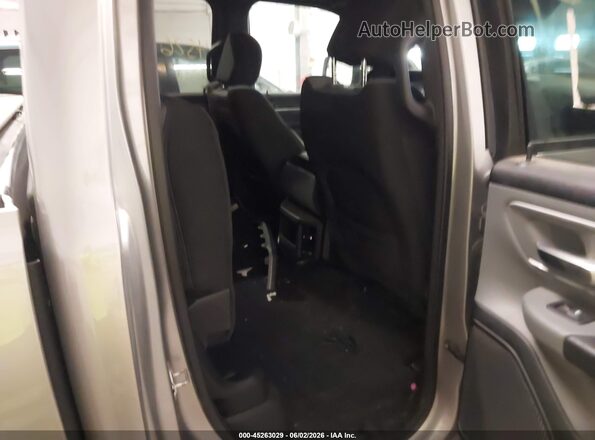 1C6RRFBGXMN615388 2021 RAM 1500 Silver Vista de la etiqueta del VIN