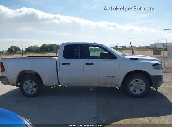 1C6RRFCG8SN598053 2025 RAM 1500 White Rear interior view