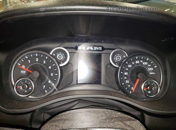 1C6RRFCG8SN696998 2025 RAM 1500 White Widok zestawu wskaźników