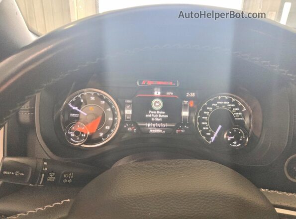 1C6RRFEG3LN352171 2020 RAM 1500 Black ხელსაწყოთა პანელის ხედი