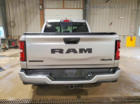 1C6RRFFG2SN538250 2025 RAM 1500 Silver Вид ззаду