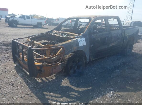 1C6RRFFG4KN888463 2019 RAM 1500 Черный Вид спереди