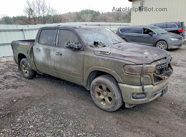 1C6RRFFG5TN253124 2026 RAM 1500 Зеленый Передняя правая четверть