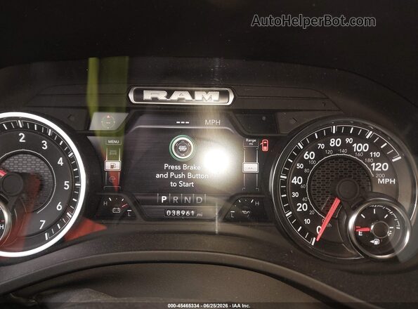 1C6RRFFG6RN116444 2024 RAM 1500 White Widok tylnych siedzeń