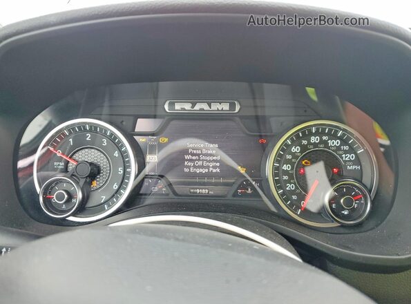 1C6RRFFG7SN512937 2025 RAM 1500 Red ხელსაწყოთა პანელის ხედი