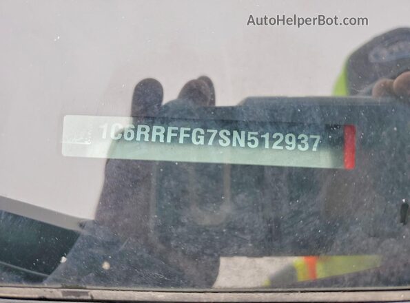 1C6RRFFG7SN512937 2025 RAM 1500 Red ძრავის განყოფილების ხედი