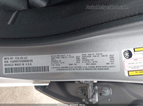 1C6RRFFG9SN698125 2025 RAM 1500 Silver Vista del compartimento del motor