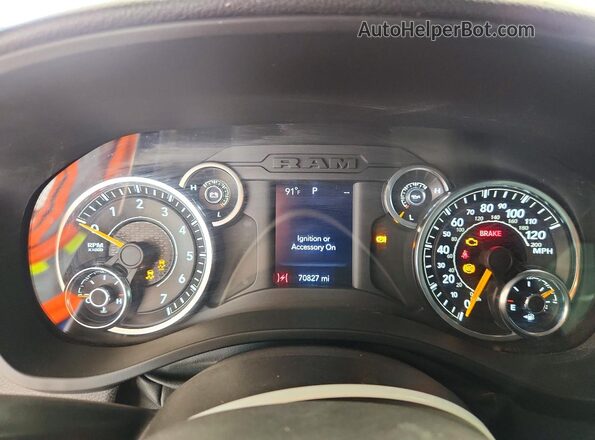 1C6RRFFGXNN287997 2022 RAM 1500 White Instrument cluster view