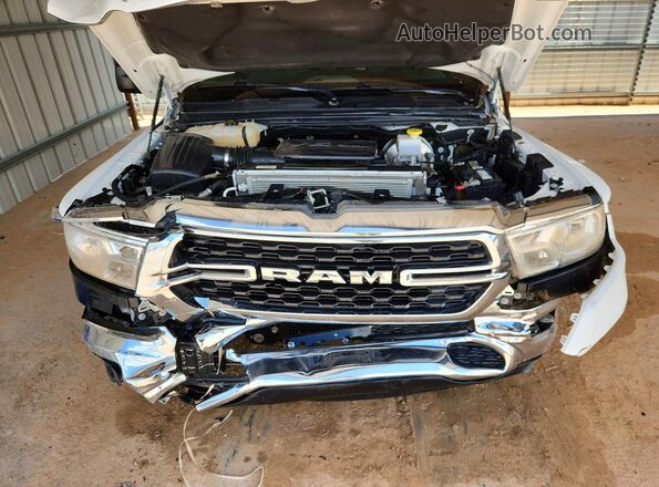 1C6RRFFGXNN287997 2022 RAM 1500 White Rear interior view