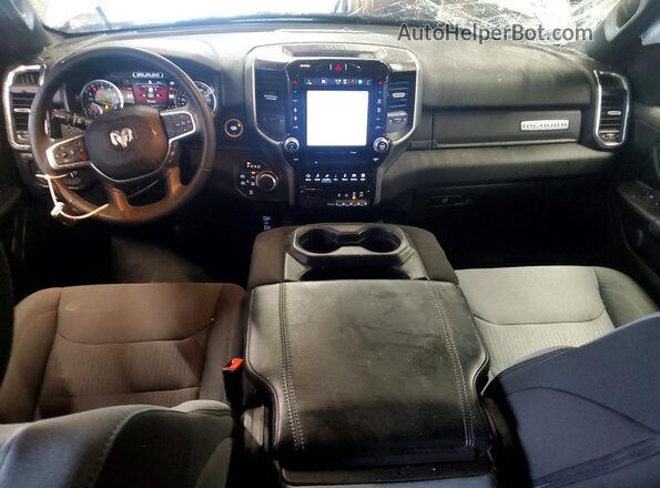1C6RRFFGXRN199506 2024 RAM 1500 Серебряный Вид панели приборов