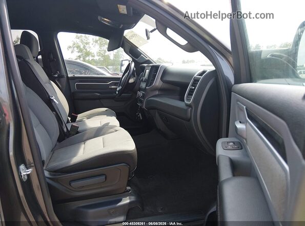 1C6SRFBT1NN134123 2022 RAM 1500 Gray Front interior view