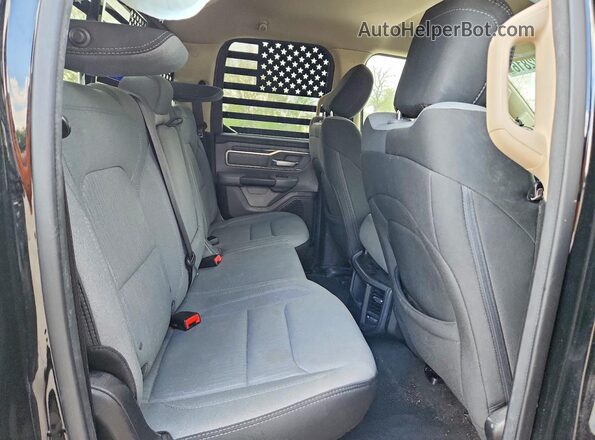 1C6SRFBT6KN915800 2019 RAM 1500 Черный Вид задних сидений