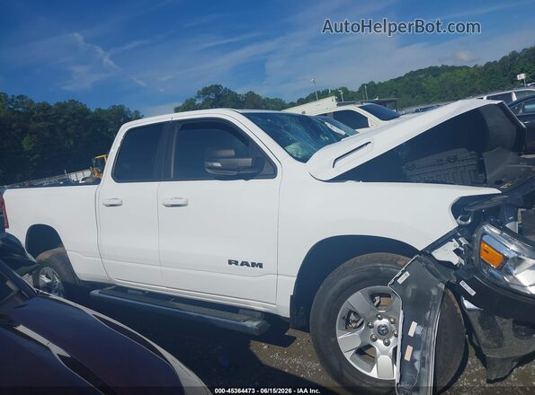 1C6SRFBT6NN205459 2022 RAM 1500 White Rear interior view