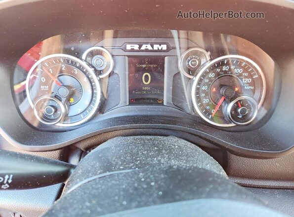1C6SRFBT7MN787635 2021 RAM 1500 Красный Вид щитка приборов