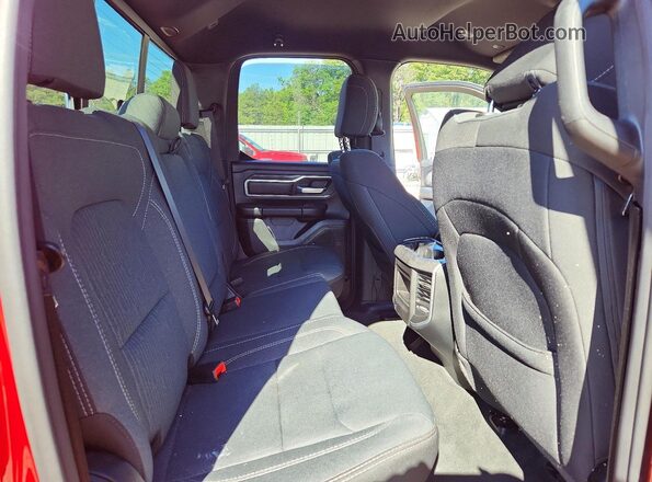 1C6SRFBT7MN787635 2021 RAM 1500 Красный Вид задних сидений