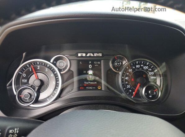 1C6SRFBT9KN823631 2019 RAM 1500 Black Սարքավորումների վահանակի տեսք