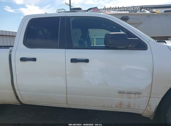 1C6SRFCT5NN433595 2022 RAM 1500 White Vista interior trasera