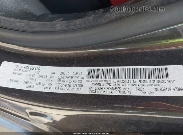 1C6SRFET6KN840995 2019 RAM 1500 Black Widok komory silnika