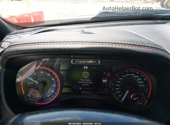1C6SRFET8LN295772 2020 RAM 1500 White Vista de los asientos traseros