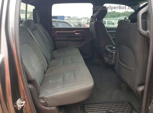 1C6SRFFM3MN576256 2021 RAM 1500 Charcoal Widok tylnych siedzeń