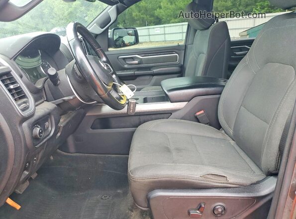 1C6SRFFM3MN576256 2021 RAM 1500 Charcoal Widok wnętrza z przodu