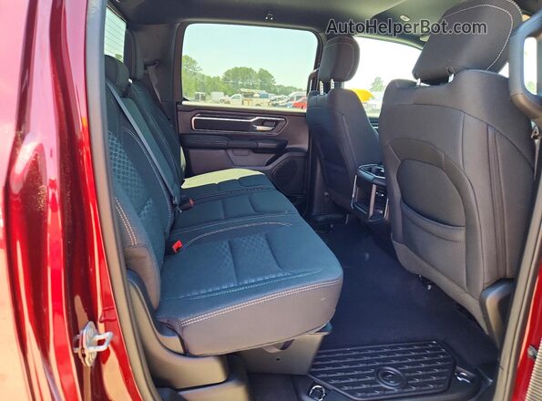 1C6SRFFP3TN161723 2026 RAM 1500 Burgundy Vista de los asientos traseros