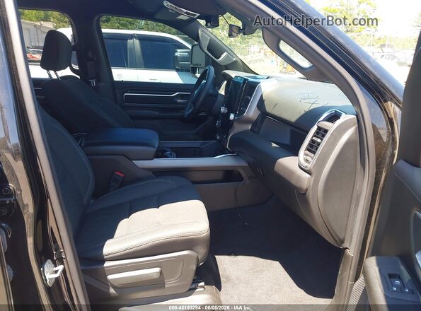 1C6SRFFP4SN541474 2025 RAM 1500 Black Vista interior delantera