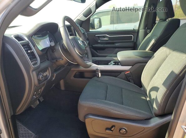 1C6SRFFP4SN654552 2025 RAM 1500 Silver Սալոնի դիմացի տեսք