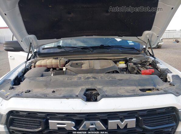 1C6SRFFP5SN551558 2025 RAM 1500 White VIN կոդի պիտակի տեսք
