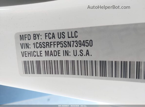 1C6SRFFP5SN739450 2025 RAM 1500 White Vista del compartimento del motor