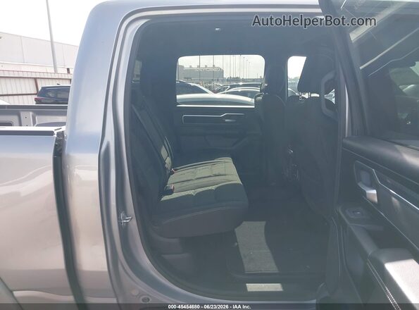 1C6SRFFP6SN562519 2025 RAM 1500 Silver VIN კოდის სტიკერის ხედი