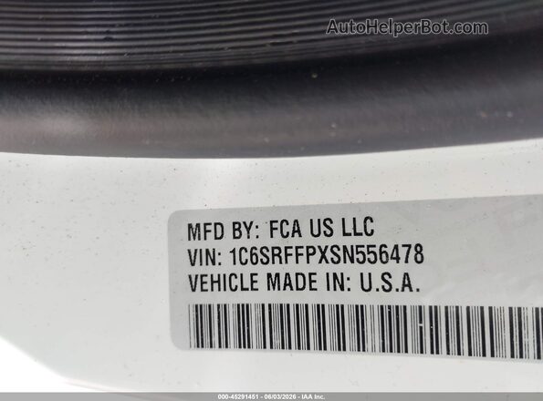 1C6SRFFPXSN556478 2025 RAM 1500 White Widok komory silnika