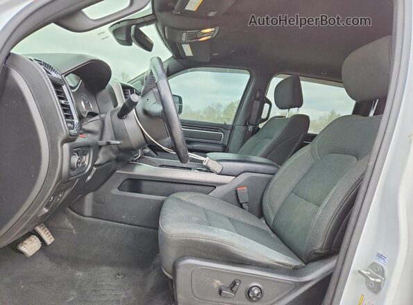 1C6SRFFT0LN388669 2020 RAM 1500 White Vista interior delantera