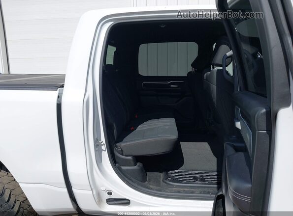 1C6SRFFT0MN549944 2021 RAM 1500 White VIN կոդի պիտակի տեսք