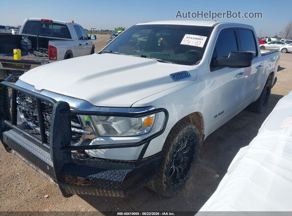 1C6SRFFT1NN411654 2022 RAM 1500 White წინა მარცხენა ხედი სამი მეოთხედიდან