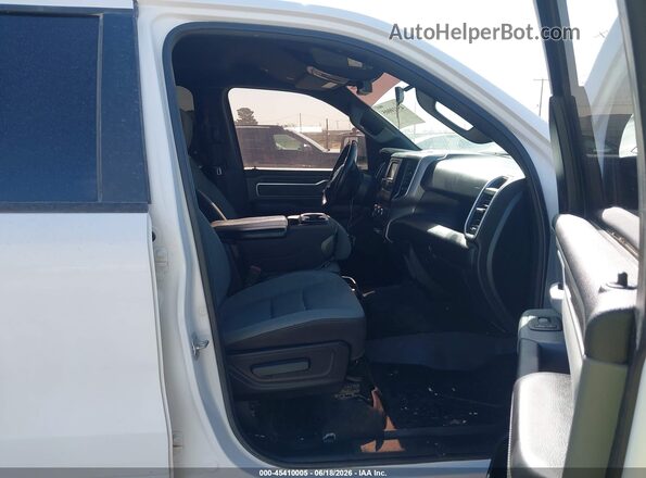 1C6SRFFT1NN411654 2022 RAM 1500 White წინა სალონის ხედი