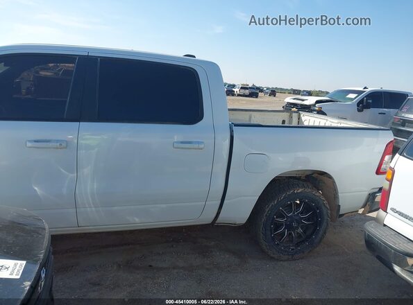 1C6SRFFT1NN411654 2022 RAM 1500 White სალონის 360-გრადუსიანი ხედი