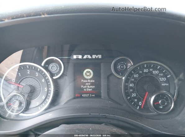 1C6SRFFT1RN184746 2024 RAM 1500 White Widok tylnych siedzeń