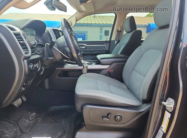 1C6SRFFT2KN573708 2019 RAM 1500 Черный Вид салона спереди