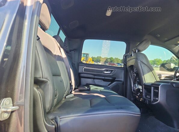 1C6SRFFT2LN159989 2020 RAM 1500 Gray Vista de los asientos traseros