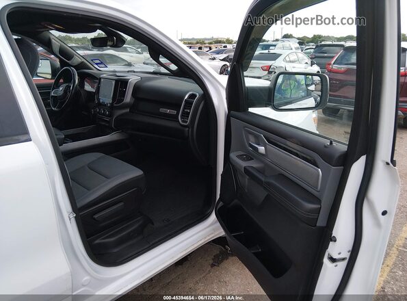 1C6SRFFT3NN356172 2022 RAM 1500 White Widok wnętrza z przodu