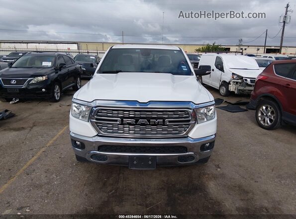 1C6SRFFT3NN356172 2022 RAM 1500 White Widok wnętrza z tyłu