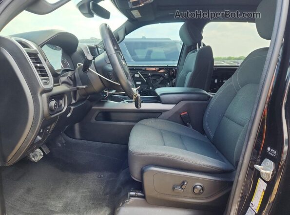 1C6SRFFT4PN628487 2023 RAM 1500 Black Widok wnętrza z przodu